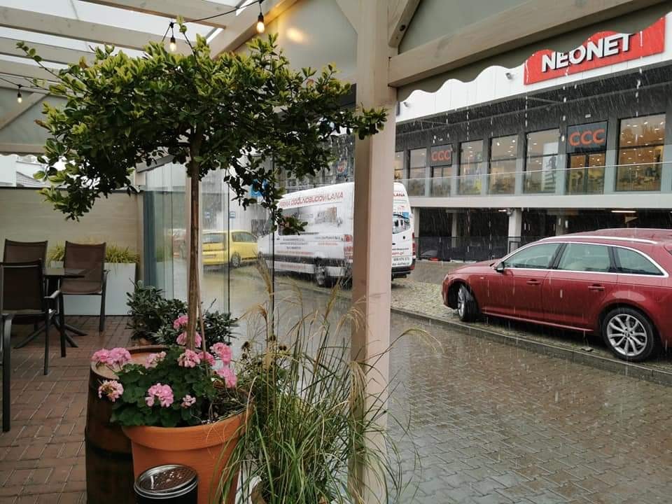 Przesuwna zabudowa szklana tarasu restauracji, realizacja MA-KA